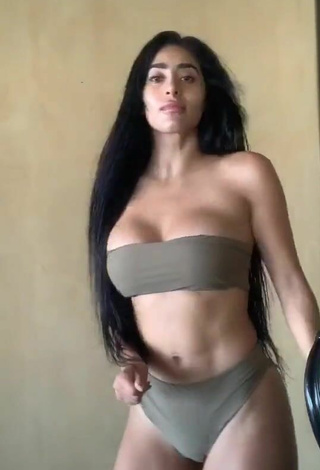 2. Sexy Kim Shantal Shows Cleavage in Olive Bikini