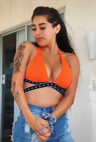 2. Amazing Kim Shantal Shows Cleavage in Hot Orange Crop Top