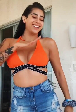 3. Amazing Kim Shantal Shows Cleavage in Hot Orange Crop Top