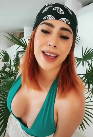 5. Sexy Kim Shantal Shows Cleavage in Green Top