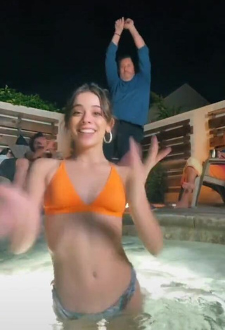 4. Titillating Lauren Kettering in Bikini at the Swimming Pool