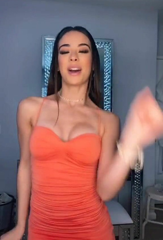 4. Sultry Lauren Kettering Shows Cleavage and Bouncing Boobs