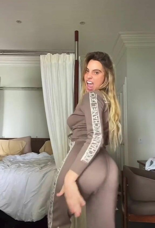 2. Luscious Lele Pons Shows Butt