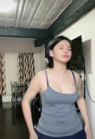 Sexy Leng Altura in Grey Top