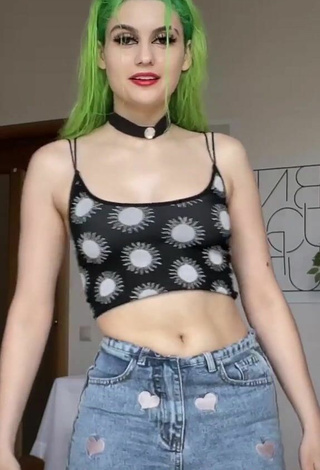 5. Titillating Lianayel in Crop Top