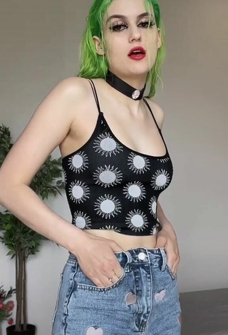 3. Sexy Lianayel in Crop Top