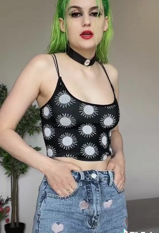 5. Sexy Lianayel in Crop Top