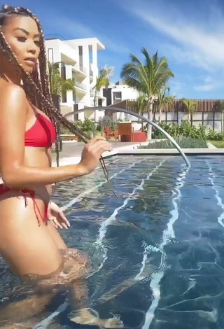 Luscious Liane Valenzuela in Bikini at the Pool