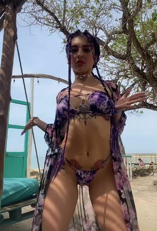 Titillating Lilacoloridas in Bikini