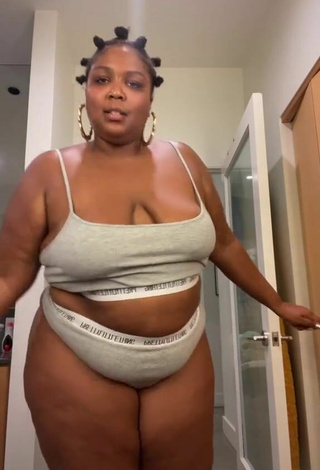 3. Titillating Lizzo Shows Big Butt