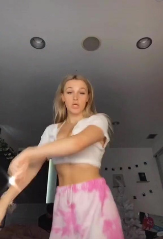 2. Hottest Madi Monroe Shows Cleavage in White Crop Top and Bouncing Boobs