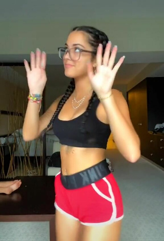 3. Breathtaking Malu Trevejo Shows Cleavage in Black Crop Top