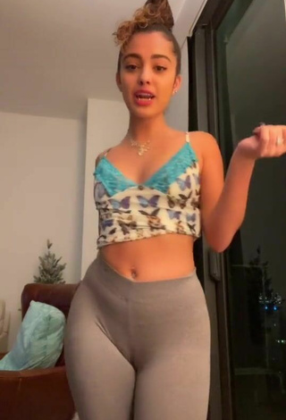 2. Sultry Malu Trevejo Shows Cameltoe