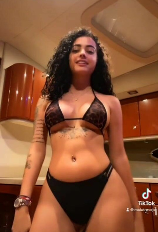 4. Attractive Malu Trevejo Shows Cleavage in Bikini (Underboob, Side Boob)