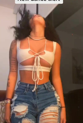 Sweetie Malu Trevejo in White Crop Top (Underboob)