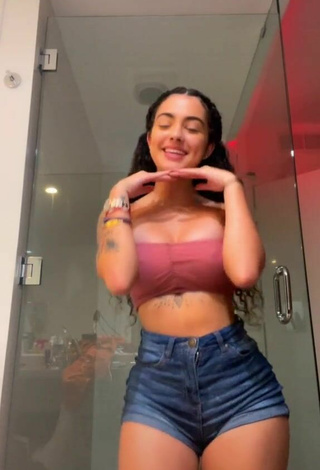 2. Luscious Malu Trevejo Shows Big Butt