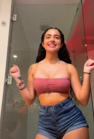 3. Luscious Malu Trevejo Shows Big Butt