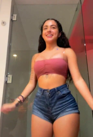 4. Luscious Malu Trevejo Shows Big Butt