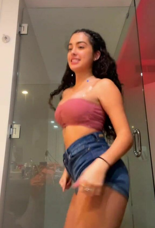 5. Luscious Malu Trevejo Shows Big Butt