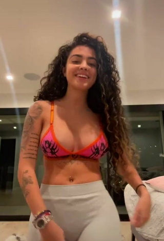 5. Luscious Malu Trevejo Shows Cleavage in Sport Bra