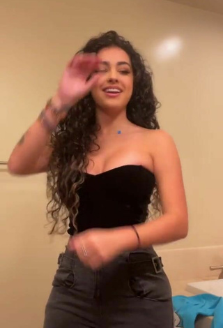 4. Titillating Malu Trevejo Shows Cleavage in Black Top