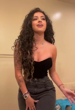 5. Titillating Malu Trevejo Shows Cleavage in Black Top