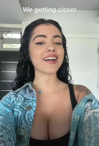 4. Elegant Malu Trevejo Shows Cleavage