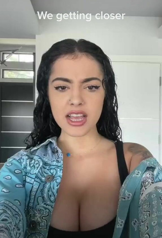 5. Elegant Malu Trevejo Shows Cleavage