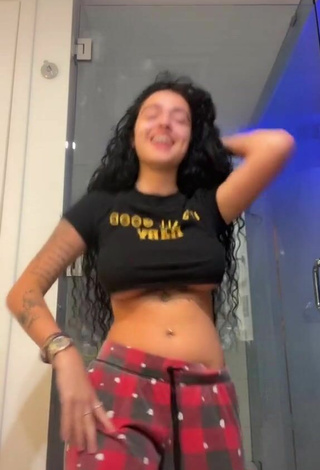 5. Amazing Malu Trevejo in Hot Crop Top and Bouncing Tits (Underboob)