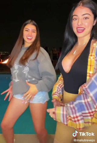 5. Sultry Malu Trevejo Shows Cleavage in Top at the Swimming Pool