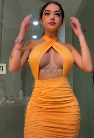 Fine Malu Trevejo Shows Cleavage