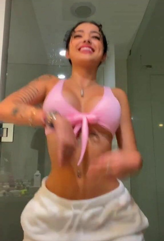 2. Sexy Malu Trevejo Shows Cleavage in Pink Crop Top