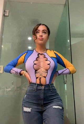 3. Hottie Malu Trevejo Shows Cleavage in Crop Top