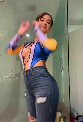 4. Gorgeous Malu Trevejo Shows Cleavage in Alluring Crop Top