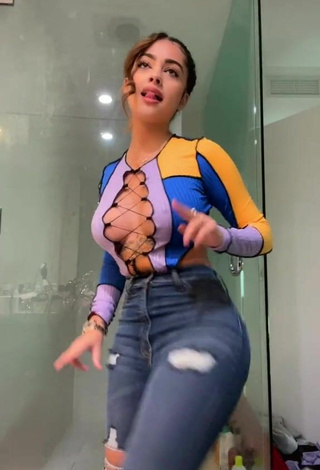 5. Gorgeous Malu Trevejo Shows Cleavage in Alluring Crop Top