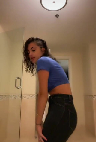 5. Lovely Malu Trevejo Shows Cleavage in Blue Crop Top