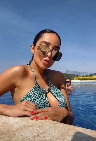 Hottest Manelyk González Shows Cleavage in Leopard Bikini at the Pool