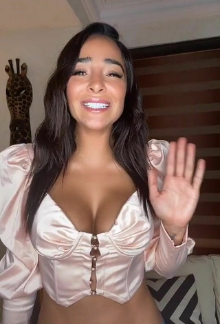 2. Alluring Manelyk González Shows Cleavage