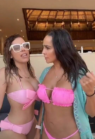 2. Titillating Manelyk González Shows Cleavage in Pink Bikini