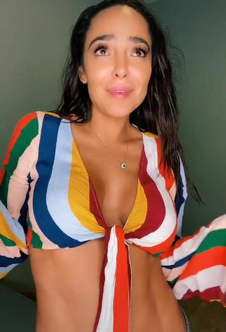 3. Sultry Manelyk González Shows Cleavage in Striped Crop Top