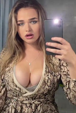 Megan Guthrie Demonstrates Erotic Cleavage