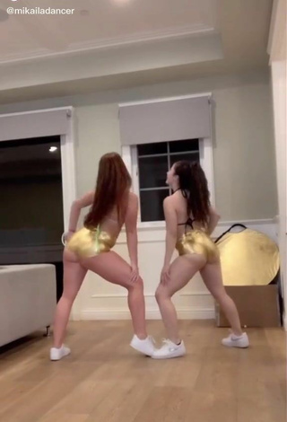 Alluring Mikaila Murphy Shows Butt while Twerking