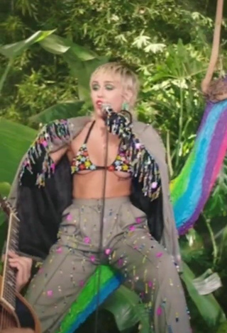 3. Sultry Miley Cyrus Shows Cleavage in Bikini Top (Underboob)