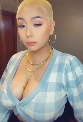 Sexy Toni Fowler Shows Cleavage in Checkered Crop Top