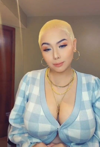 Sweetie Toni Fowler Shows Cleavage in Checkered Crop Top