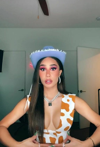 3. Sultry Eva Gutowski Shows Cleavage in Crop Top