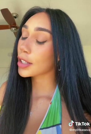 2. Luscious Eva Gutowski Shows Cleavage in Crop Top