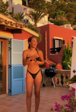 3. Sultry Eva Gutowski Shows Butt on the Balcony