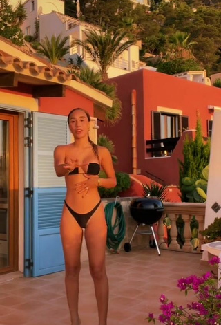 4. Sultry Eva Gutowski Shows Butt on the Balcony