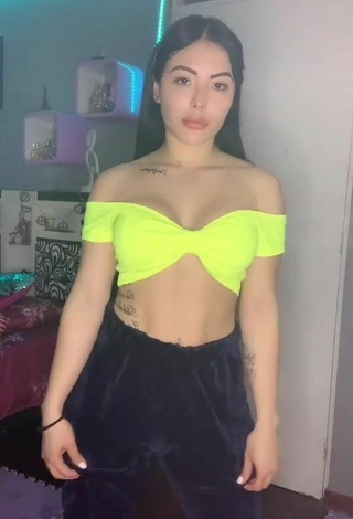 Erotic Natalia in Crop Top